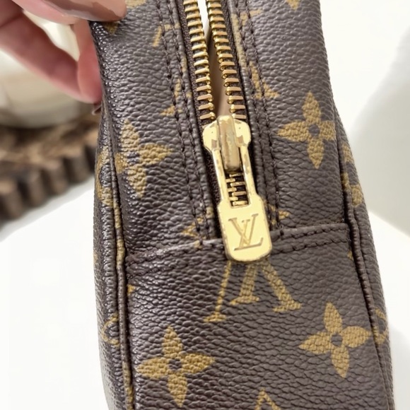 Louis Vuitton Trousse 23/ Cosmetic Pouch - Picture 9 of 15